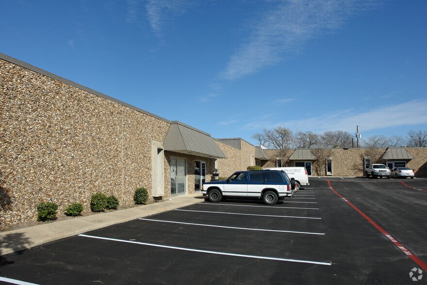 More Photos Of 10836 Grissom Ln, Dallas Light Manufacturing For Lease