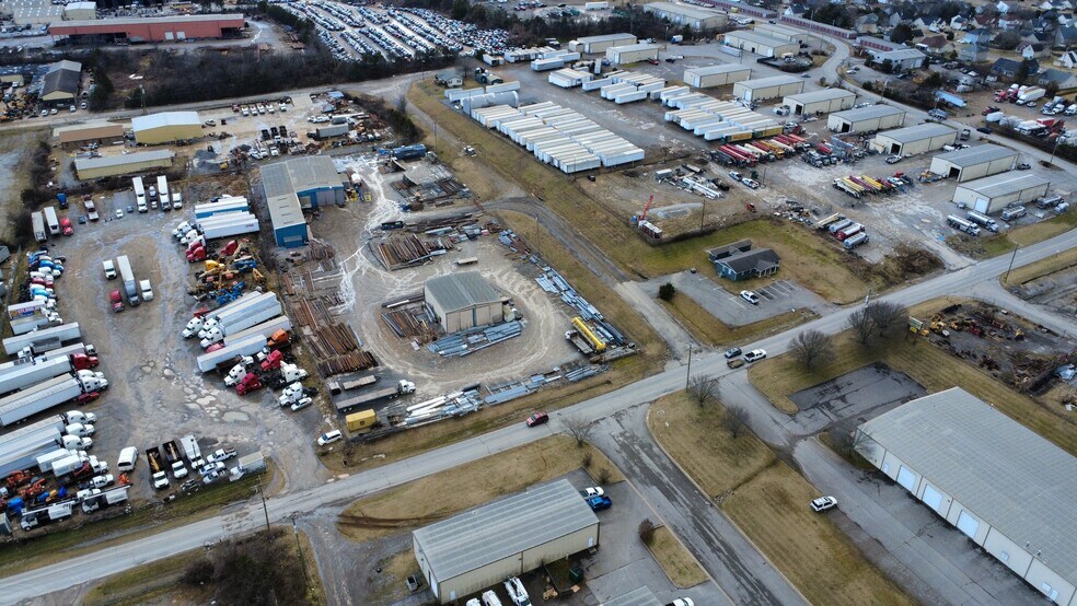 More Photos Of 378-382 Sandhill Rd, La Vergne Manufacturing For Lease