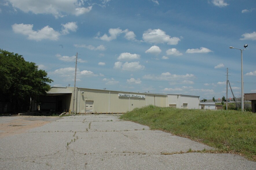 More Photos Of 2929 Convair Rd, Memphis Warehouse For Sale