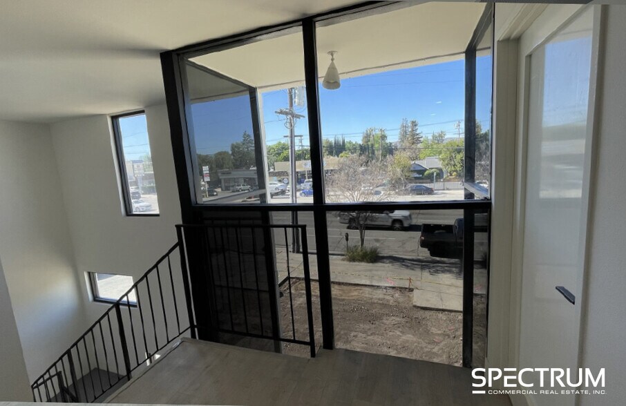 More Photos Of 23012 Ventura Blvd, Woodland Hills Loft Creative Space For Sale