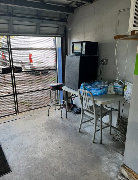 More Photos Of 2130 Johnson St, Hollywood Warehouse For Sale