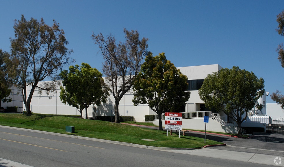 More Photos Of 2090 California Ave, Corona Warehouse For Lease