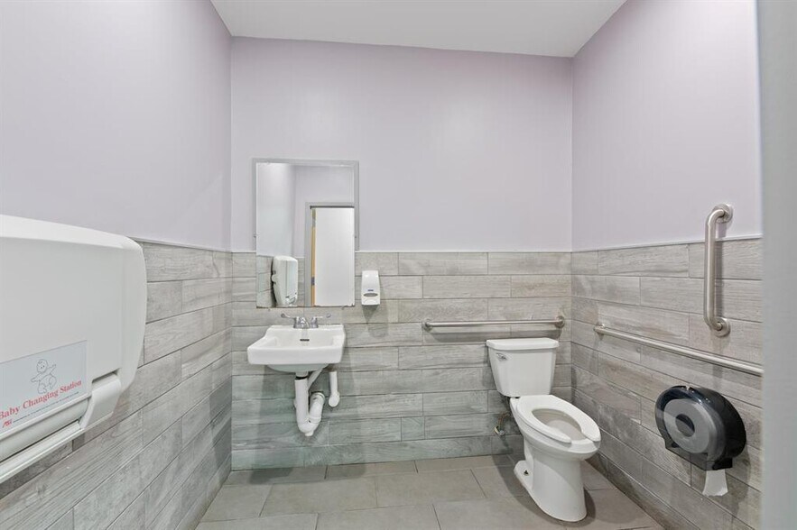 More Photos Of 430-432 Broadway, Bayonne Storefront For Lease