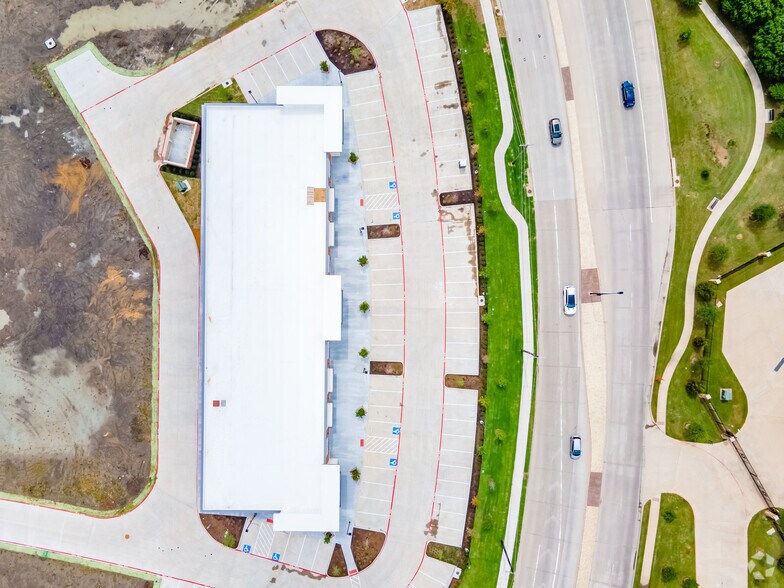 More Photos Of 2401 Little Elm Pkwy, Little Elm General Retail For Lease