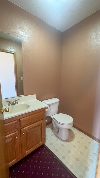 More Photos Of 907 N Oklahoma St, Tryon Religious Facility For Sale