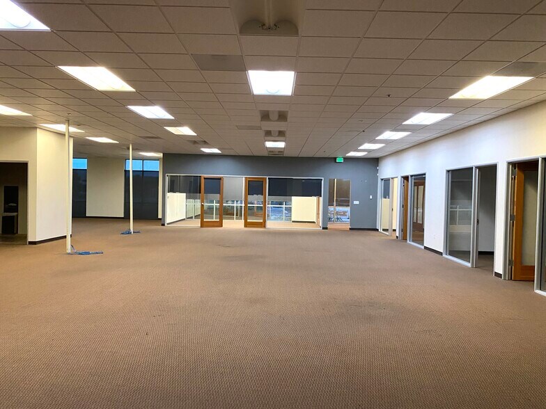 More Photos Of 2764 Gateway Rd, Carlsbad Office For Sale