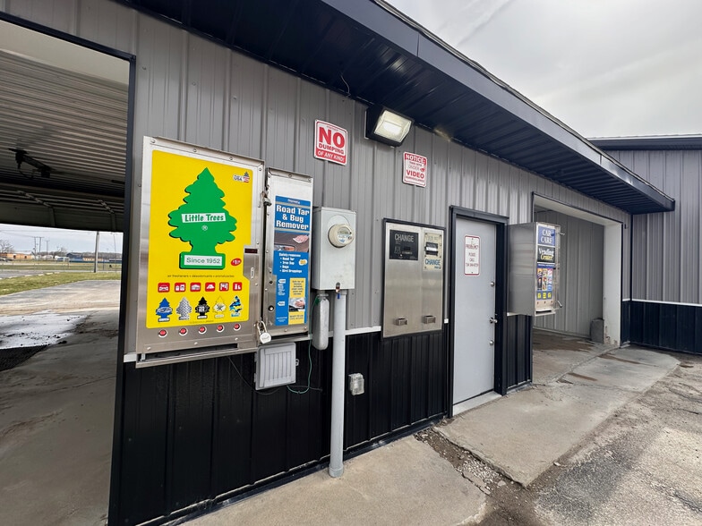 More Photos Of 3181 Lewis Ave, Ida Carwash For Sale