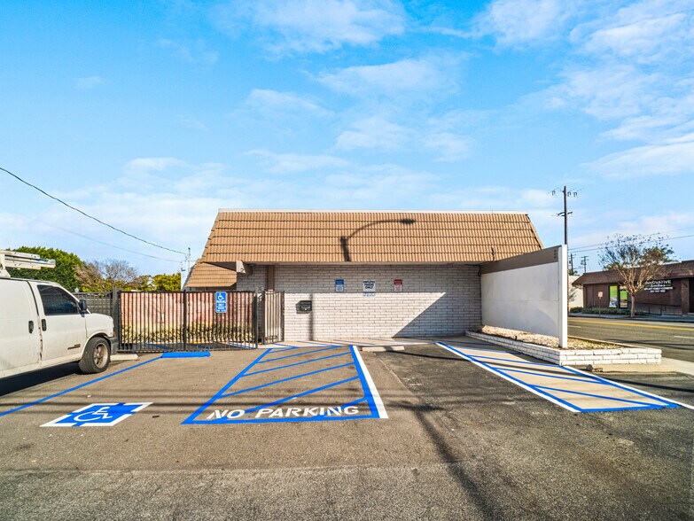 More Photos Of 1051 E Wardlow Rd, Long Beach Office For Sale