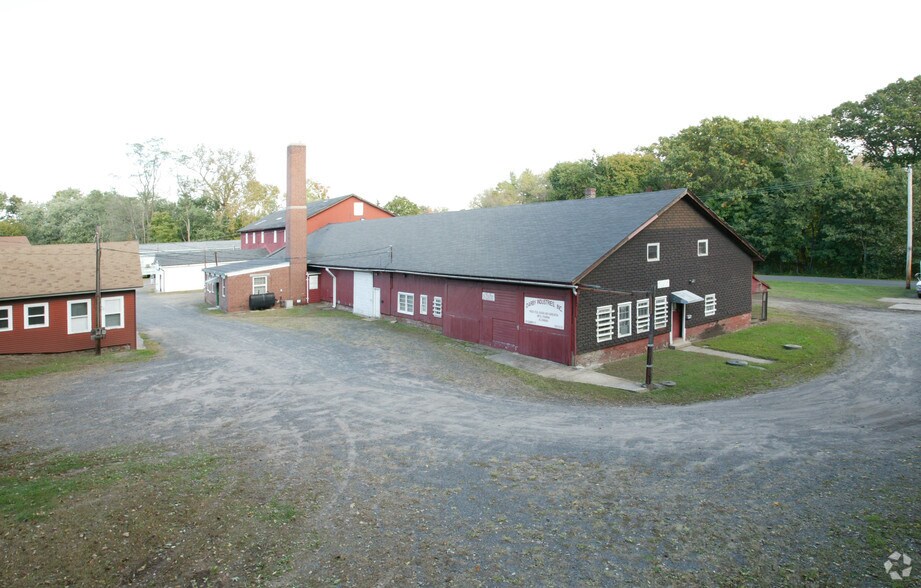 More Photos Of 141 Summer St, Plantsville Warehouse For Lease