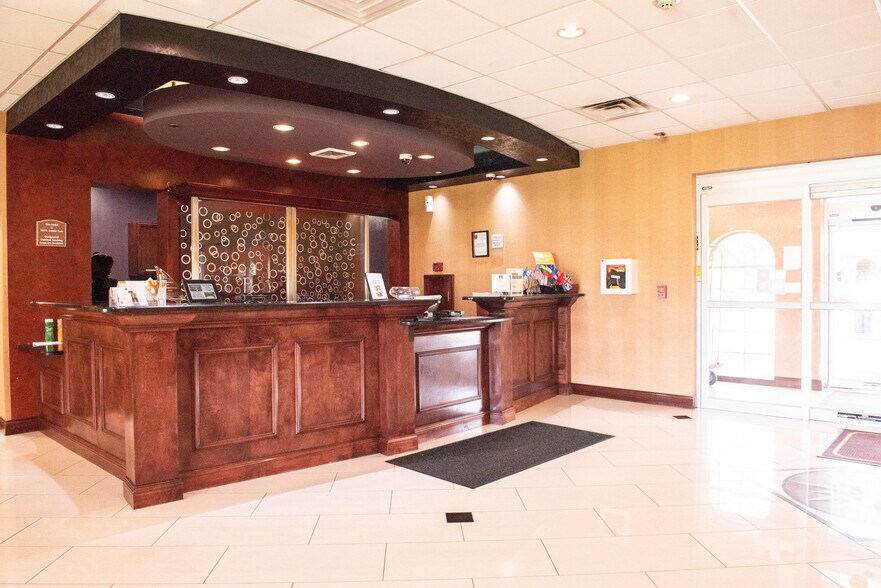 More Photos Of 933 S Riverside Dr, Elmhurst Hotel For Sale