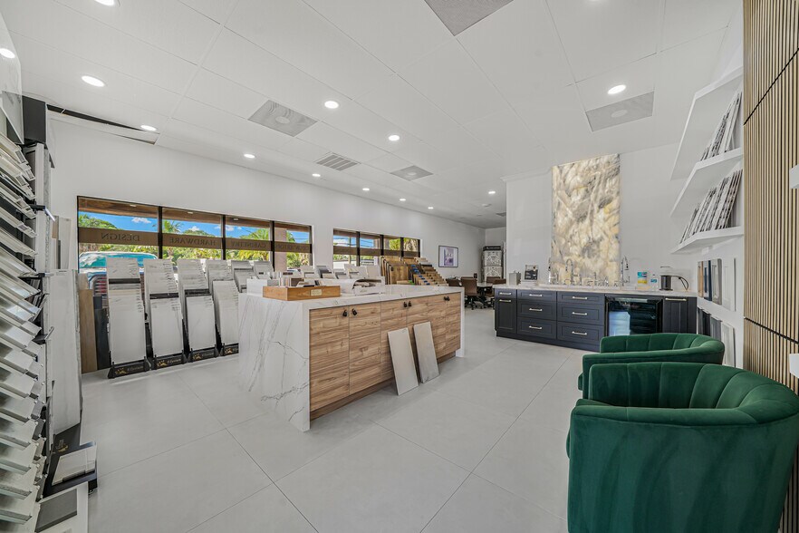 More Photos Of 895 NE Dixie Hwy, Jensen Beach Unknown For Lease