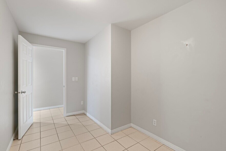 More Photos Of 1922 9th Ave SE, Calgary Storefront Retail Residential For Sale