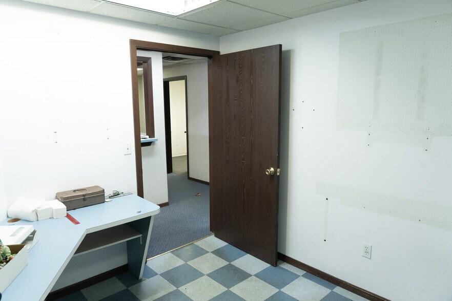 More Photos Of 218 Center Rd, Monroeville Freestanding For Lease