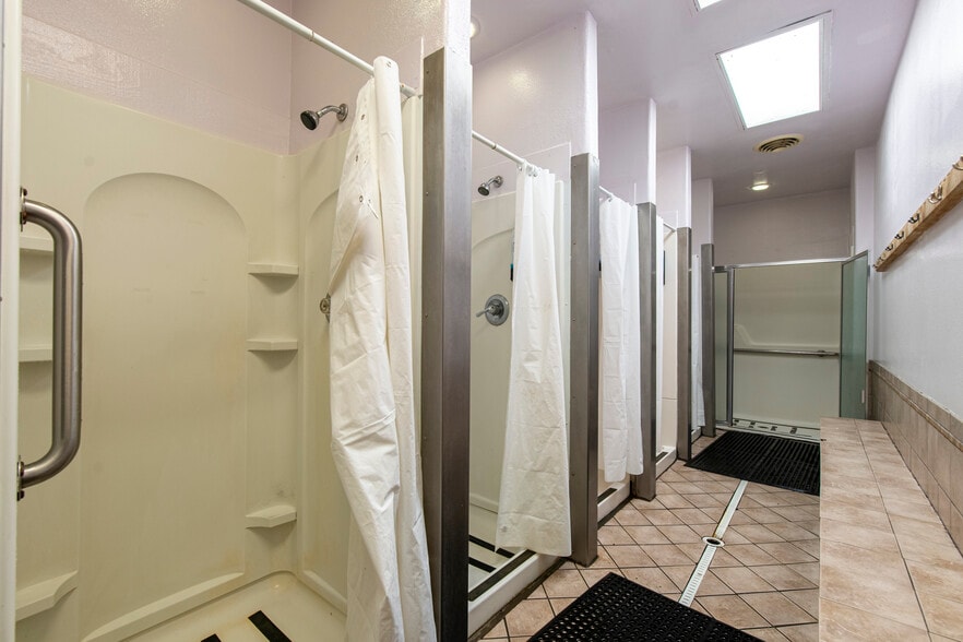 More Photos Of 1713 Beavercreek Rd, Oregon City Freestanding For Lease