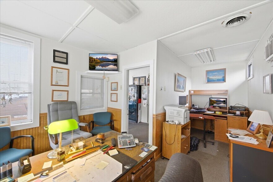 More Photos Of 53 Thames St, Groton Marina For Sale