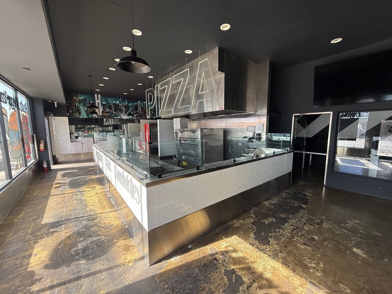 More Photos Of 615 N La Brea Ave, Los Angeles Restaurant For Sale