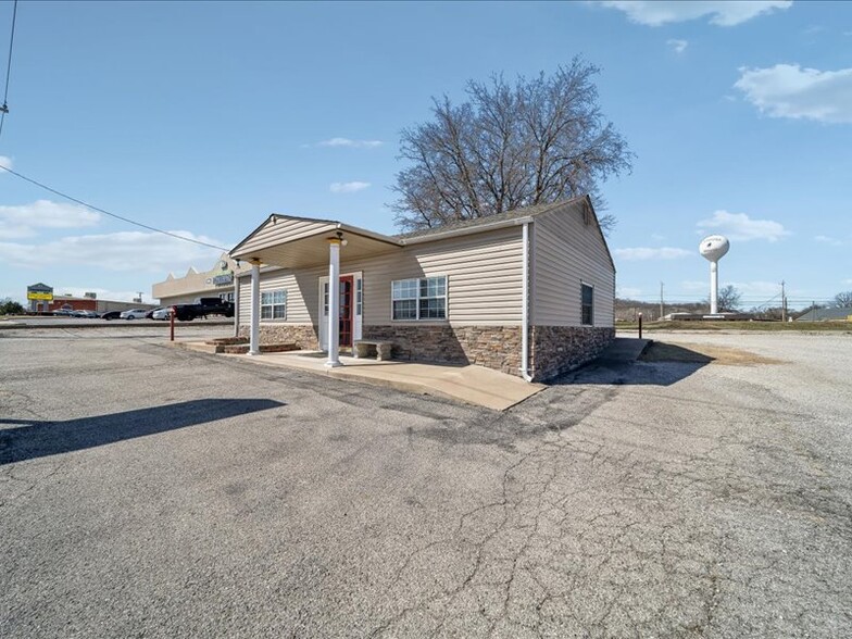More Photos Of 1830 N Highway 66, Catoosa Freestanding For Sale