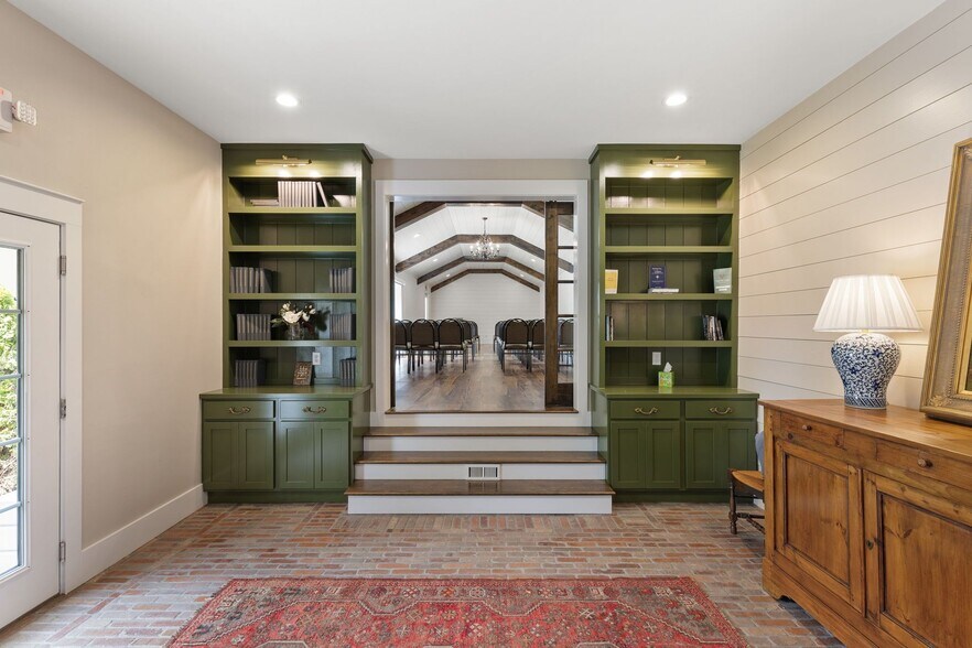 More Photos Of 157 Old Shackle Island Rd, Hendersonville Storefront Retail Office For Sale