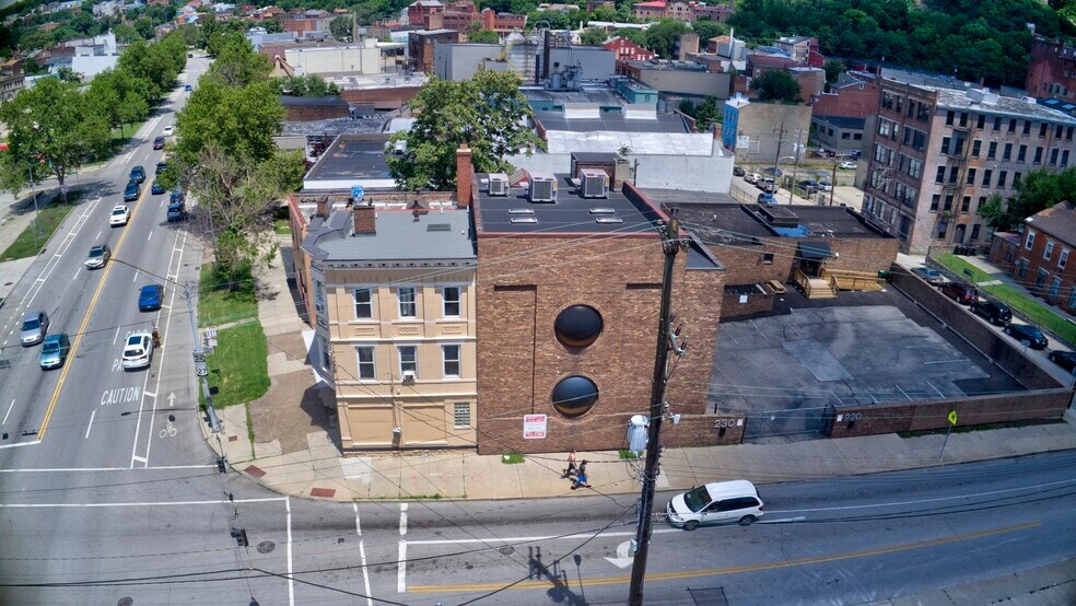 More Photos Of 220 Findlay St, Cincinnati Office For Lease