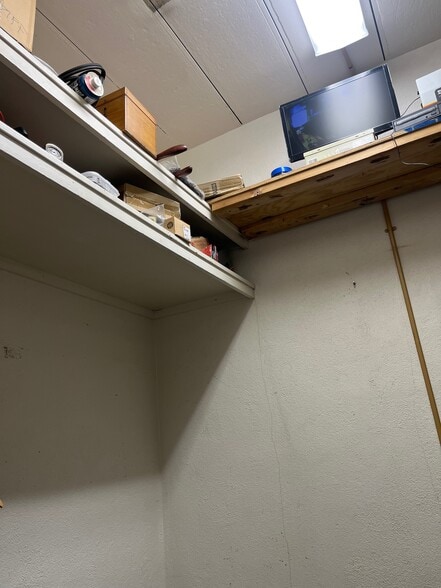 More Photos Of 735 Park Dr, Alton Office For Sale