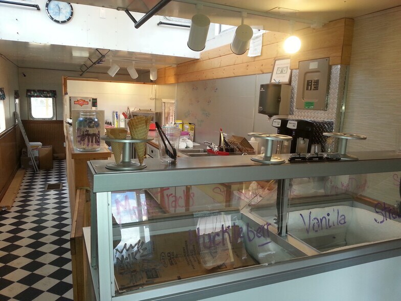 More Photos Of 22571 Highway 93, Rollins Convenience Store For Sale