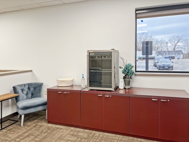 More Photos Of 4509 N Brady St, Davenport Coworking Space