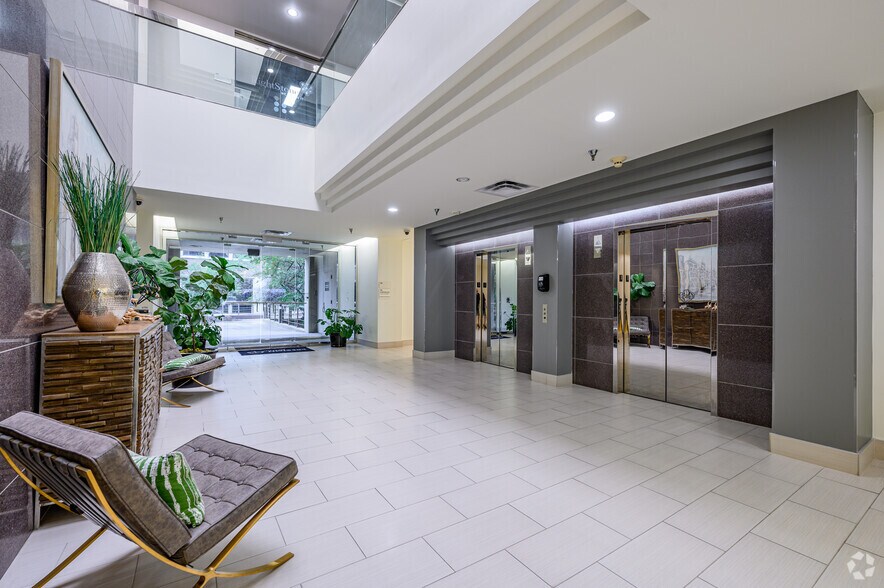 More Photos Of 6009 Belt Line Rd, Dallas Unknown For Lease