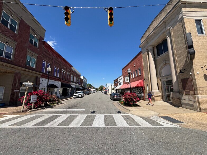 More Photos Of 100 N Raiford St, Selma Office For Lease