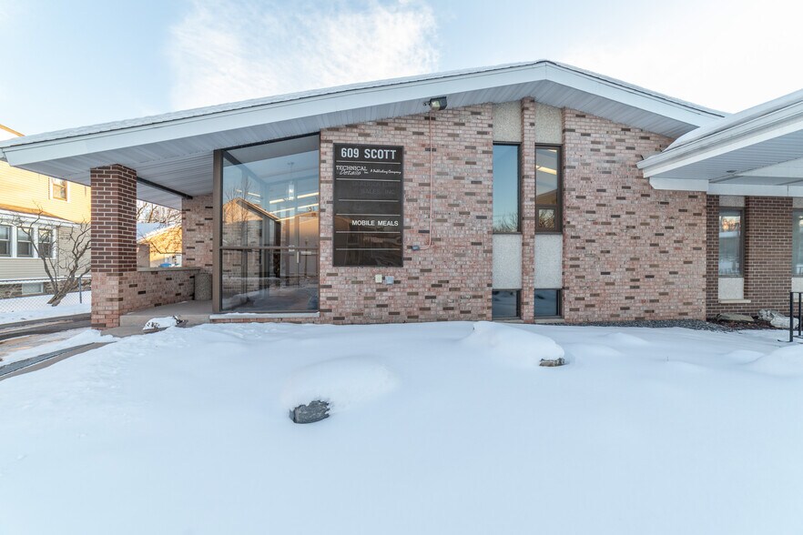 More Photos Of 605 Scott St, Wausau Office For Sale