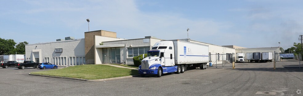 More Photos Of 92 Central Ave, Farmingdale Warehouse For Lease