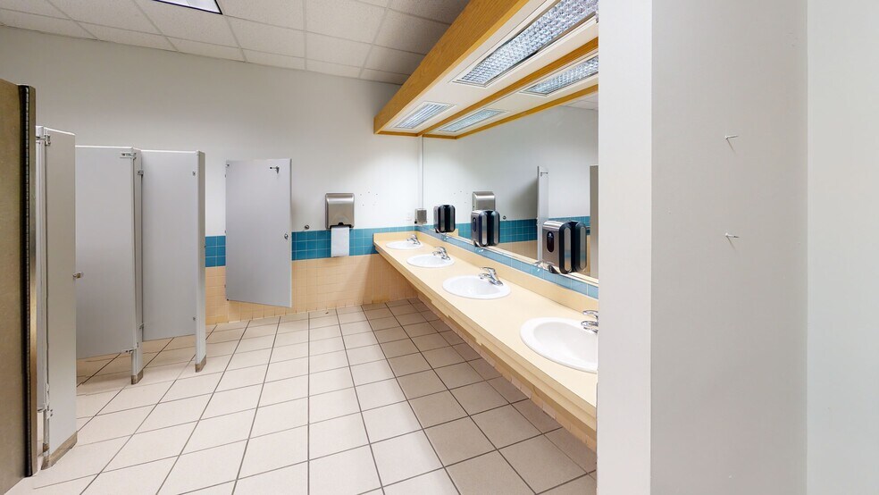 More Photos Of 7001 Pinecrest Rd, Raleigh Office For Lease