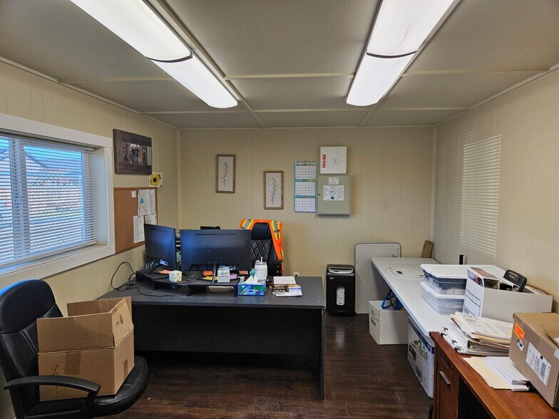 More Photos Of 701 Peters Rd, Prineville Manufacturing For Lease
