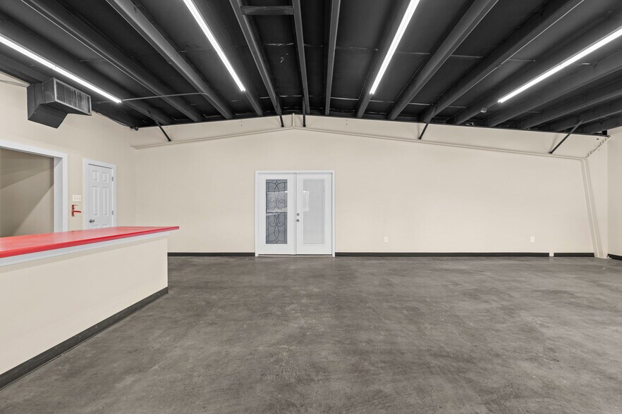 More Photos Of 10063 US-72, Rogersville Warehouse For Sale