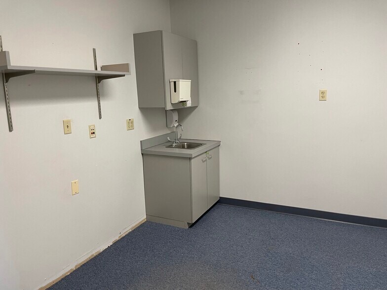 More Photos Of 4050-4100 Healthway Dr, Aurora Medical For Lease