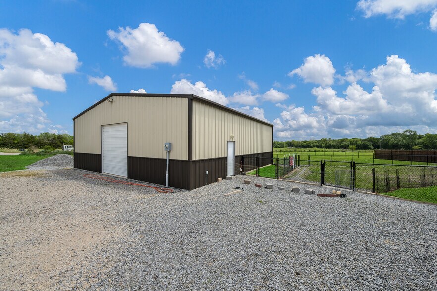 More Photos Of 667 County Road 4935, Trenton Service For Sale