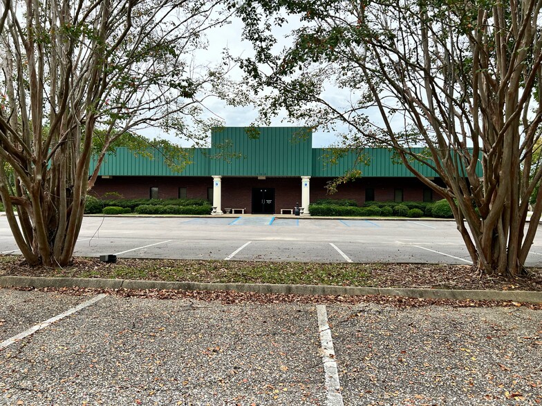 Primary Photo Of 122 State Docks Rd, Eufaula Office For Sale