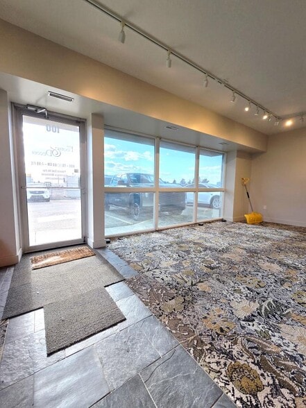 More Photos Of 11128 83rd Ave, Fort Saskatchewan Warehouse For Lease