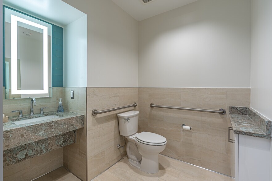 More Photos Of 1333 3rd Ave S, Naples Medical For Lease