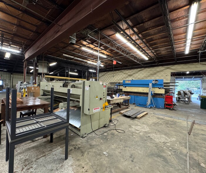 More Photos Of 4767 Rivers Ave, Charleston Warehouse For Lease