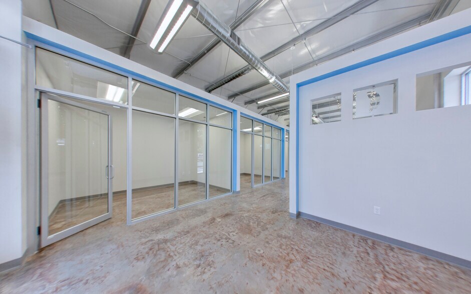 More Photos Of 100-112 SW 6th St, Gainesville Office For Lease