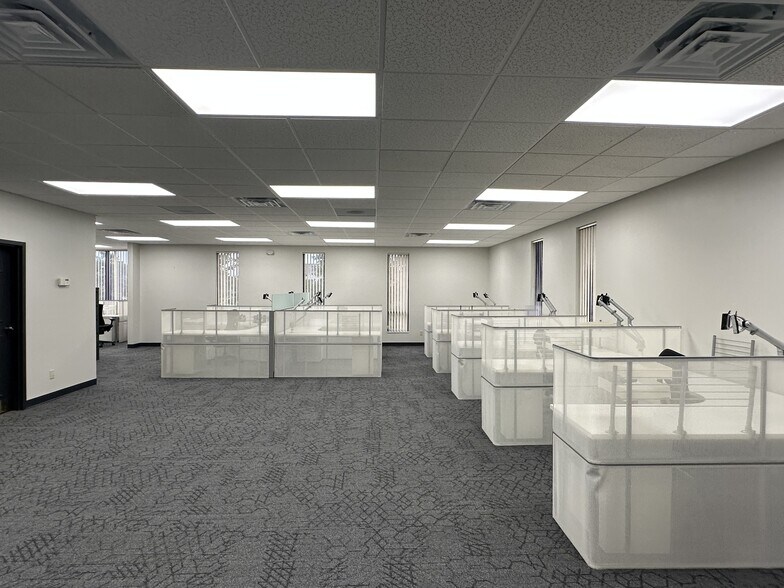 More Photos Of 3820 Edison Lakes Pky, Mishawaka Office For Sale