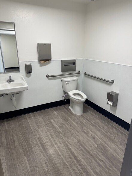 More Photos Of 16312 Garfield Ave, Paramount Warehouse For Lease