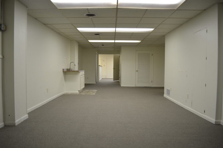 More Photos Of 141 Columbus Rd, Athens Office For Lease