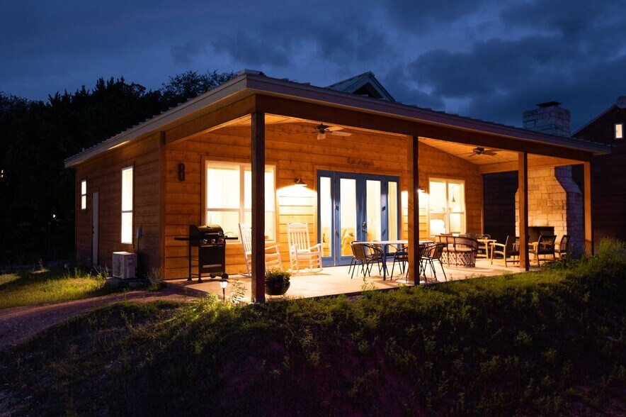 More Photos Of 7400 McGregor Ln, Dripping Springs Hotel For Sale