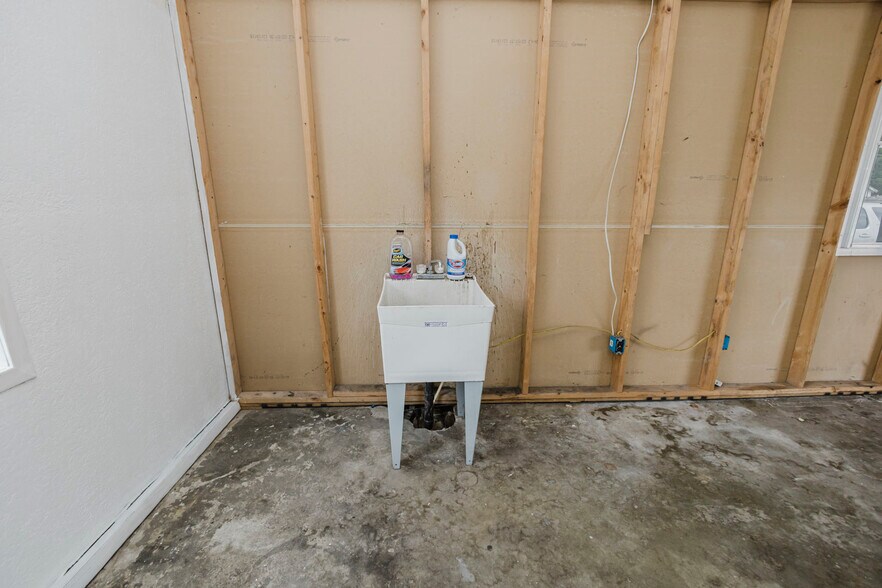 More Photos Of 2013 S Broadway St, Wichita Auto Dealership For Sale