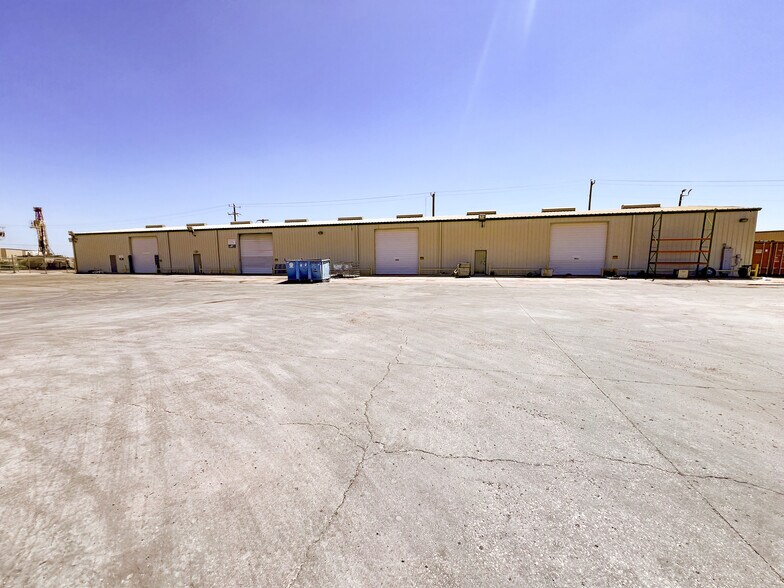 More Photos Of 3201 W Murphy St, Odessa Warehouse For Sale