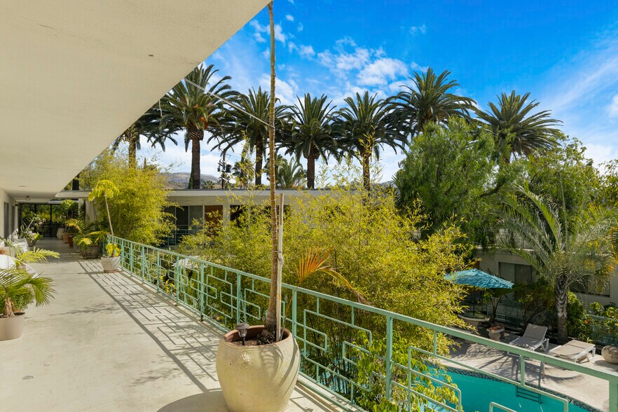 More Photos Of 1959 Grace Ave, Los Angeles Apartments For Sale