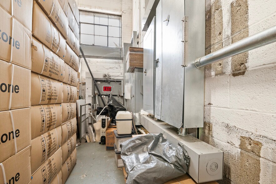 More Photos Of 59-48 55th St, Maspeth Manufacturing For Sale