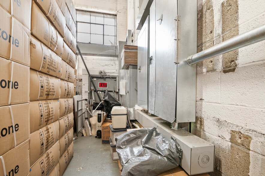 More Photos Of 59-48 55th St, Maspeth Manufacturing For Sale
