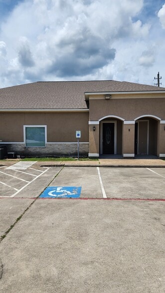More Photos Of 17434 Red Oak Dr, Houston Medical For Lease